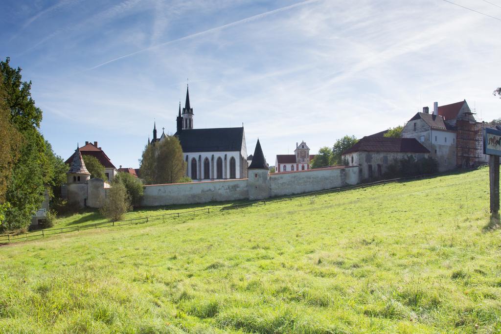Ubytovna Pod Hrází Vyšší Brod Exterior foto